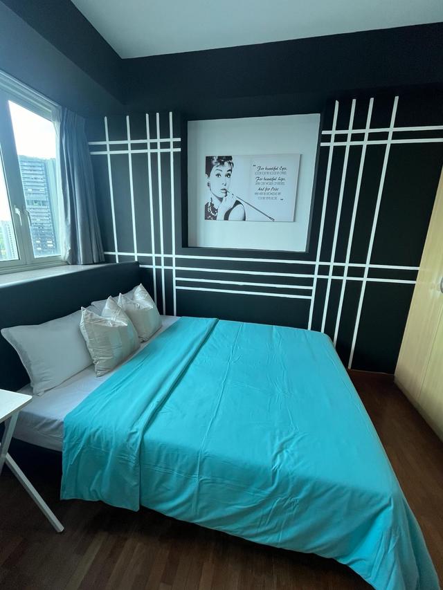 Queens Room 2