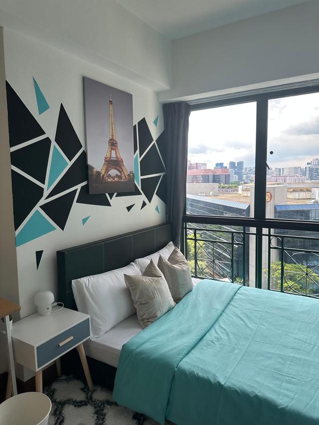 The Bencoolen offers expats unbeatable city living – just steps from Bugis, Bras Basah & Dhoby Ghaut MRT. Enjoy full condo facilities like a pool, gym, and BBQ, with cafes, malls, and museums at your doorstep. Quick access to the CBD and Orchard makes this the perfect home for work and play.