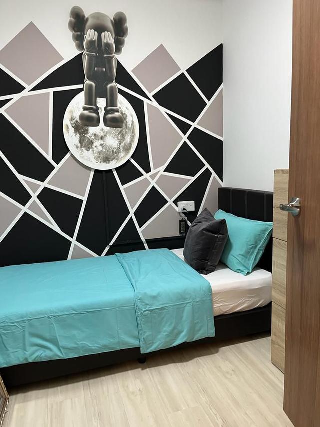 Emerald Garden is a rare low-rise condo in Singapore’s CBD, just steps from Telok Ayer MRT. Ideal for expats, it offers spacious units, full facilities, and walkable access to top cafes, bars, and heritage spots. A perfect blend of charm and convenience.