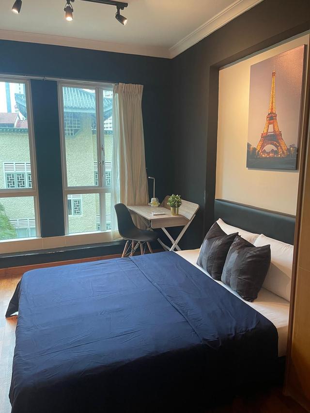 Emerald Garden is a rare low-rise condo in Singapore’s CBD, just steps from Telok Ayer MRT. Ideal for expats, it offers spacious units, full facilities, and walkable access to top cafes, bars, and heritage spots. A perfect blend of charm and convenience.