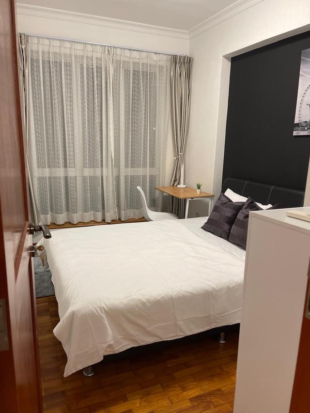 Emerald Garden is a rare low-rise condo in Singapore’s CBD, just steps from Telok Ayer MRT. Ideal for expats, it offers spacious units, full facilities, and walkable access to top cafes, bars, and heritage spots. A perfect blend of charm and convenience.