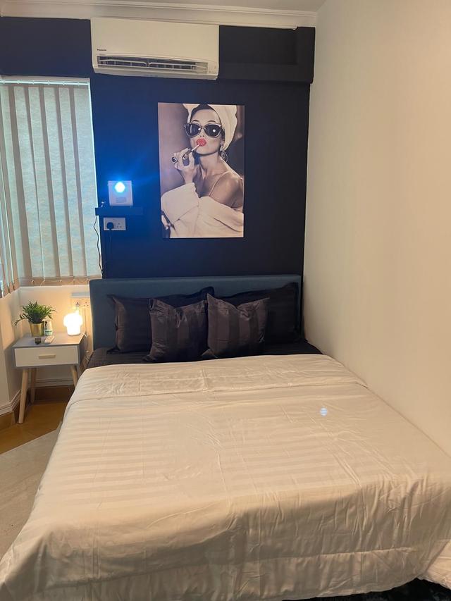 Emerald Garden is a rare low-rise condo in Singapore’s CBD, just steps from Telok Ayer MRT. Ideal for expats, it offers spacious units, full facilities, and walkable access to top cafes, bars, and heritage spots. A perfect blend of charm and convenience.