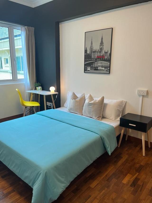 Emerald Garden is a rare low-rise condo in Singapore’s CBD, just steps from Telok Ayer MRT. Ideal for expats, it offers spacious units, full facilities, and walkable access to top cafes, bars, and heritage spots. A perfect blend of charm and convenience.
