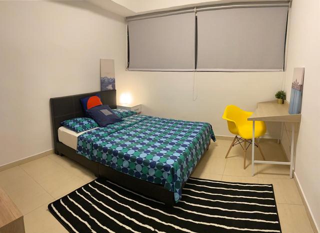 Stay in the heart of Tanjong Pagar at International Plaza, just steps from the MRT and surrounded by cafes, eateries, and lifestyle amenities. Enjoy unmatched convenience with supermarkets, gyms, and clinics right downstairs. With 24/7 security, full condo facilities, and a vibrant city vibe, it’s perfect for professionals and students seeking comfort, connectivity, and a central location.