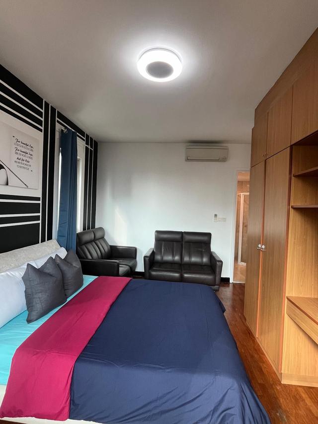 Burlington Square Room
